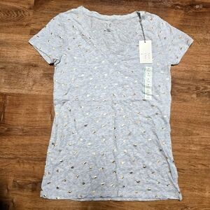 NWT! a new day Light Gray Tee with Gold Lips